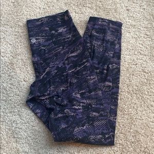 Lululemon size 6 yoga capris